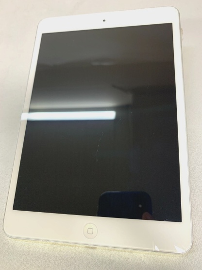 image of Apple iPad mini 1st Generation 16GB Wi Fi 79 in White Silver 355034029743 3
