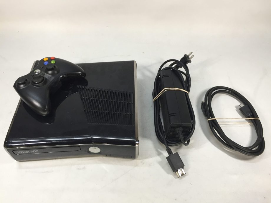 Xbox 360 S Console /w Controller and Power Adapter - Assassin's Creed Bundle