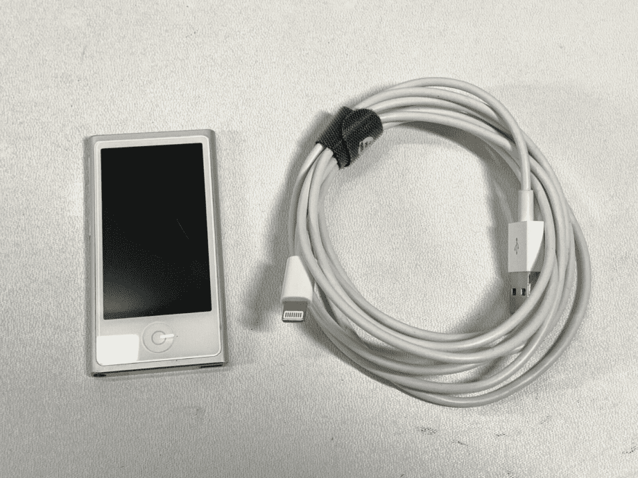 image of Apple iPod Nano 7th Generation Silver 16GB 374942130196 3