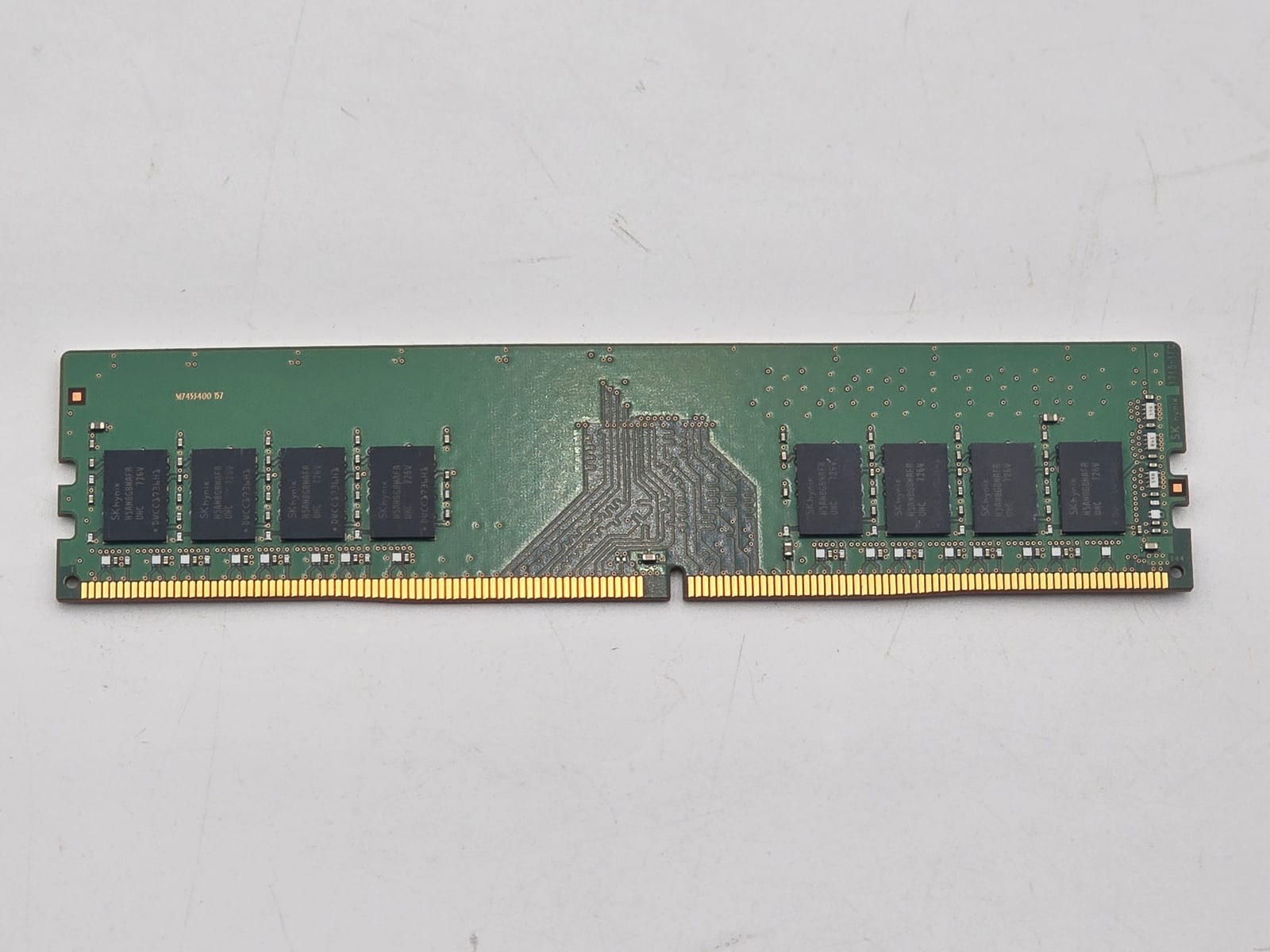 SK hynix 8 GB DDR4 2400MT/s Non-ECC UDIMM Memory Module HMA81GU6AFR8N-UH