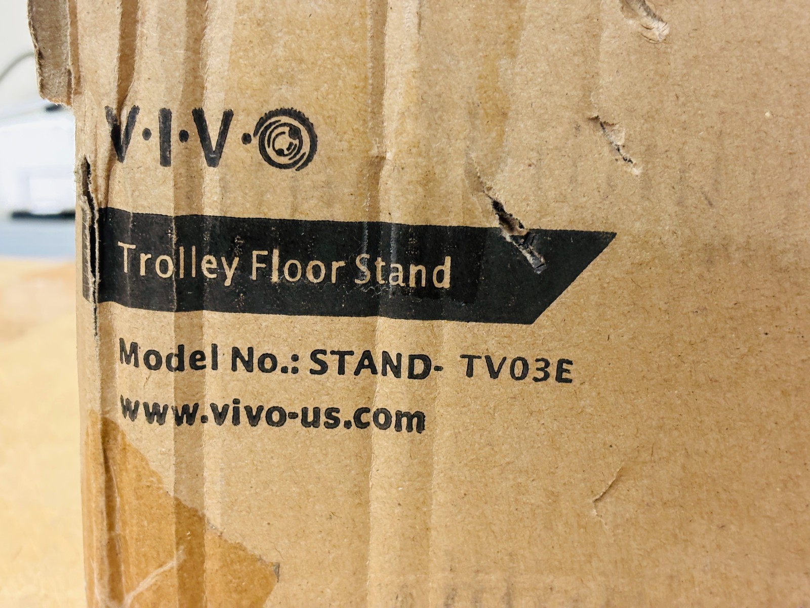 VIVO TV Stand Model STAND‑TV03E • Open Box 5 VIVO TV Stand Model STAND‑TV03E • Open Box