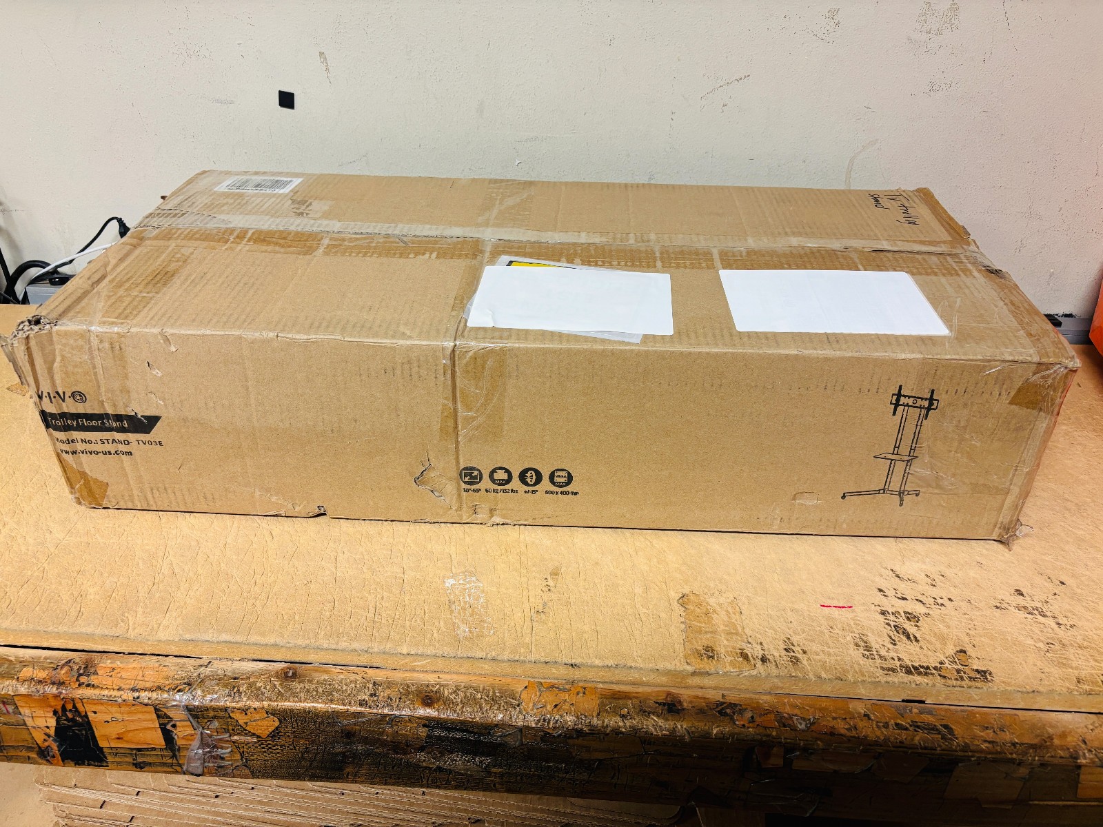 VIVO TV Stand Model STAND‑TV03E • Open Box 1 VIVO TV Stand Model STAND‑TV03E • Open Box