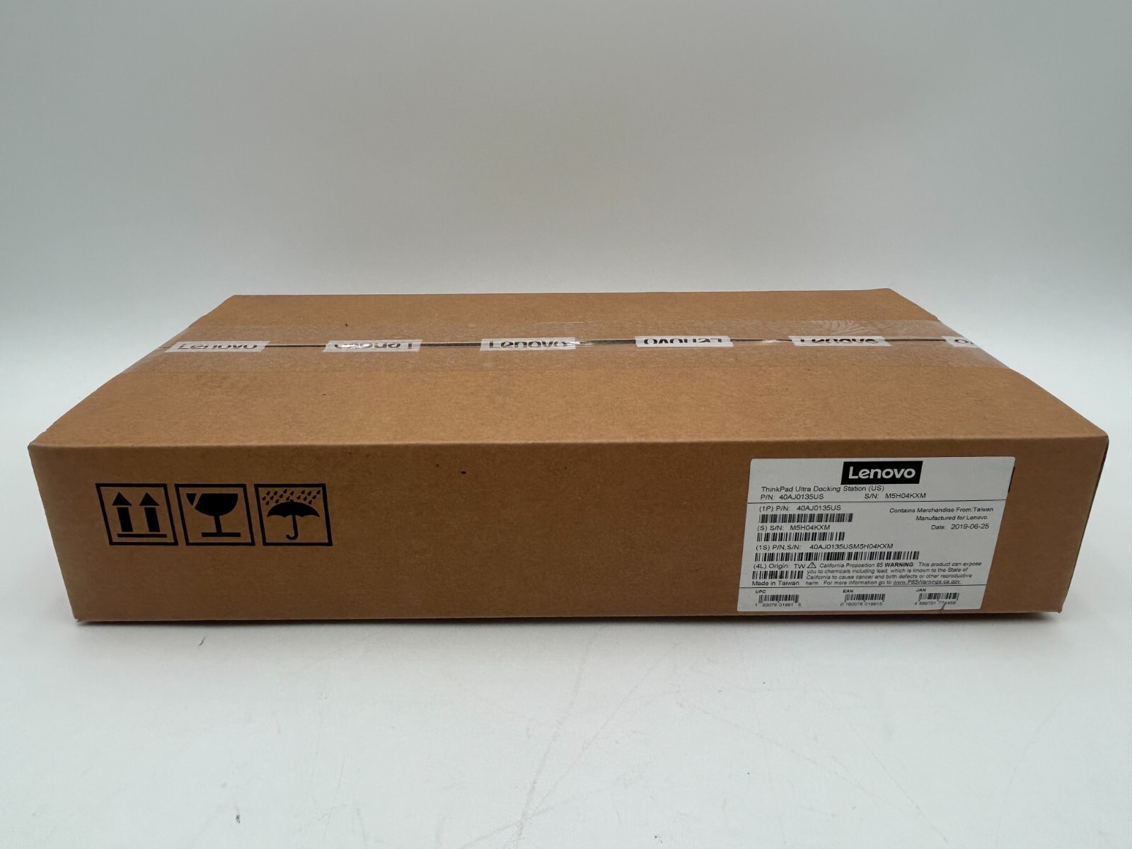 Lenovo ThinkPad Ultra Docking Station 135W (40AJ0135US) – New Open Box 3 Lenovo ThinkPad Ultra Docking Station 135W (40AJ0135US) – New Open Box