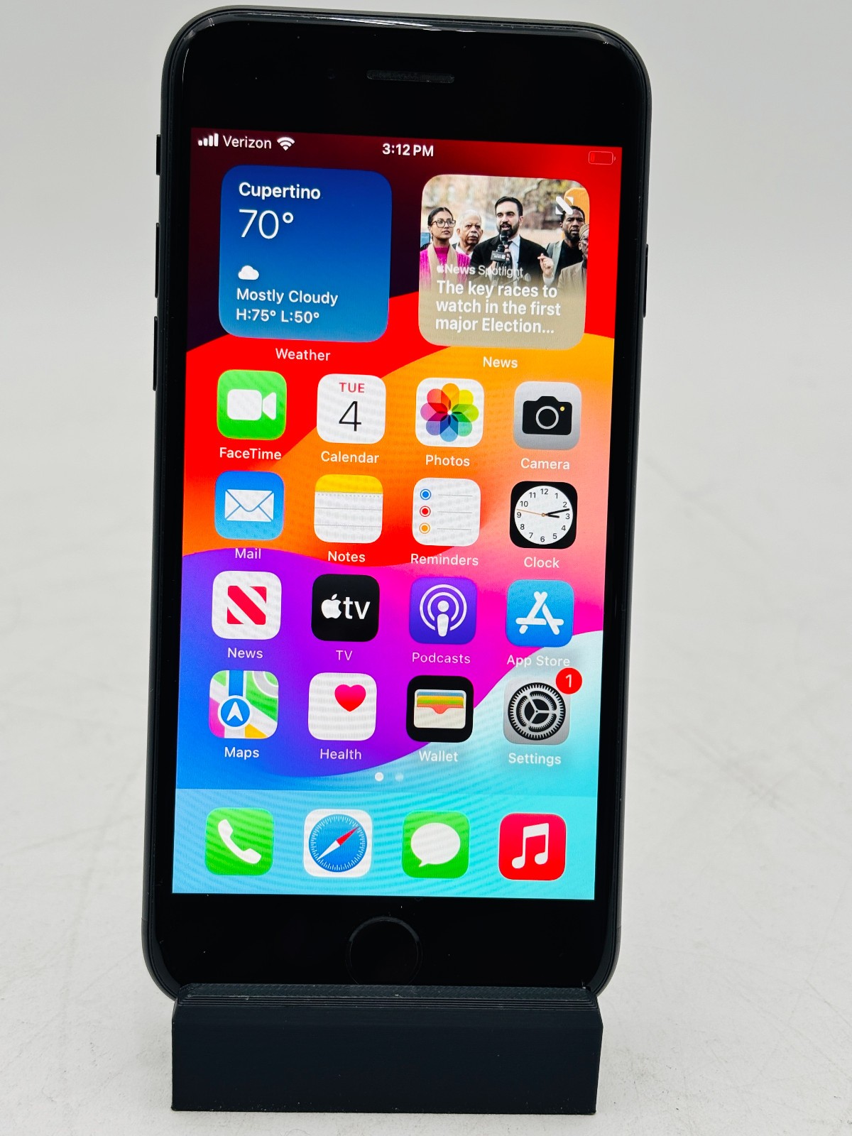 Apple iPhone SE (2020) - 64 GB - Black (Unlocked) 1 Apple iPhone SE (2020) - 64 GB - Black (Unlocked)