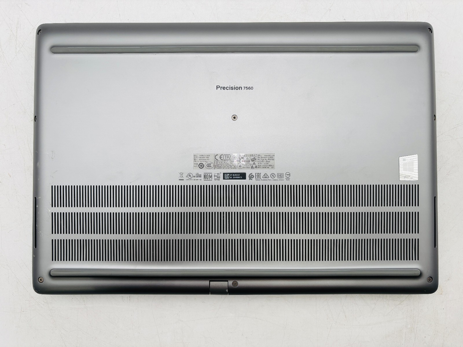 Dell precision7560 Xeon(R) W-11855M(未使用) Dell Precision 7560 Touch - Xeon W 11855M 64GB 256GB SSD