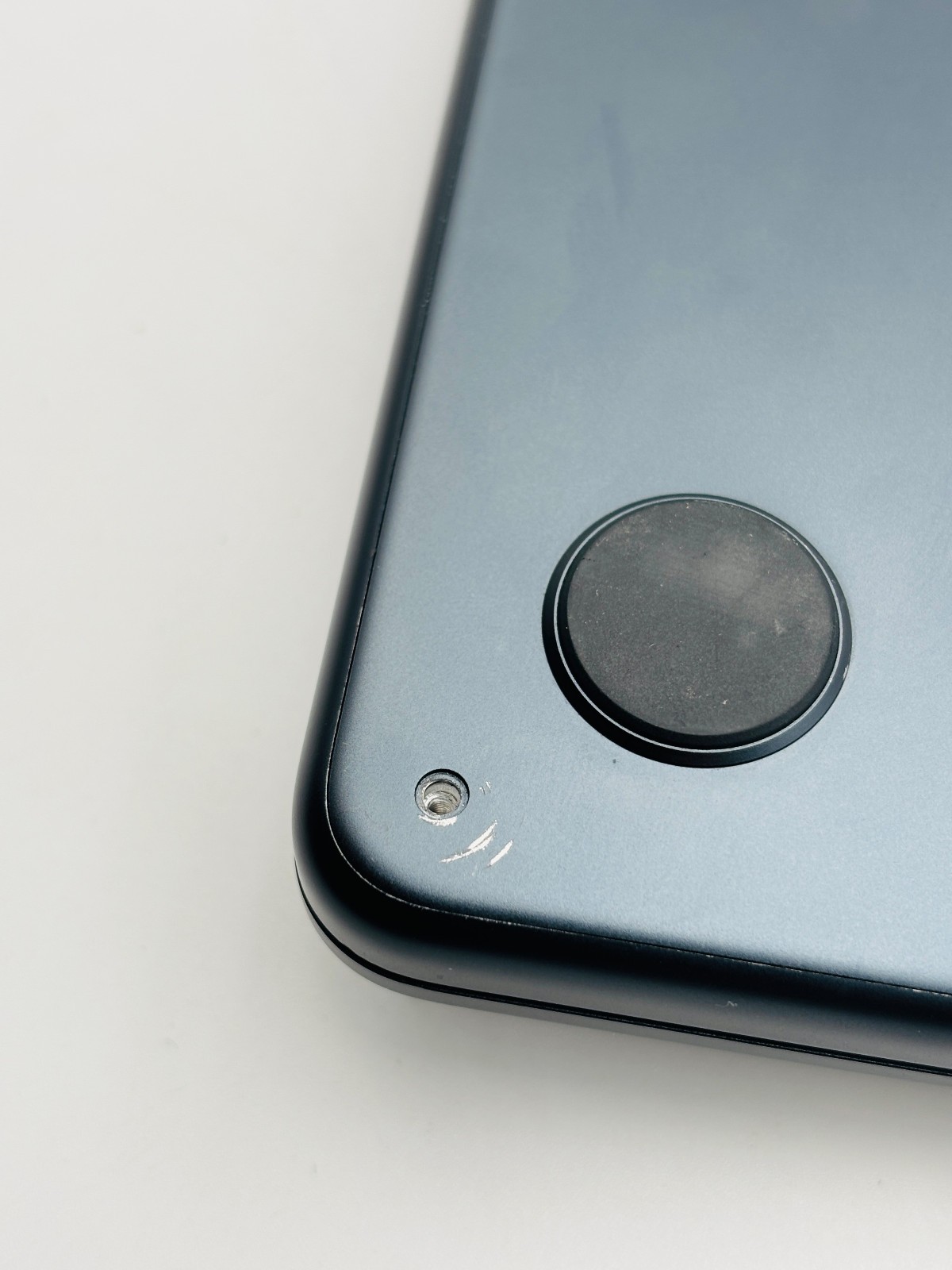 MacBook Air 13-inch (M2, 2022) Midnight | 8GB RAM | 256GB SSD | macOS Ventura 6 MacBook Air 13-inch (M2, 2022) Midnight | 8GB RAM | 256GB SSD | macOS Ventura