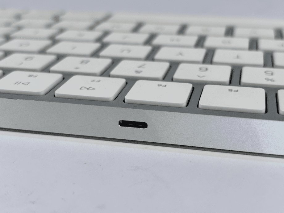 image of Apple Magic Keyboard 2 White Used Good 355638572582 3