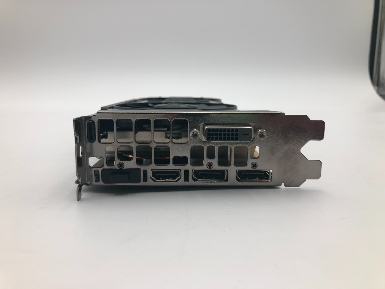 EVGA GeForce GTX 1060 SC Gaming 6GB GDDR5 ACX 2.0 – 3x DP HDMI DVI – 8-Pin 4 EVGA GeForce GTX 1060 SC Gaming 6GB GDDR5 ACX 2.0 – 3x DP HDMI DVI – 8-Pin