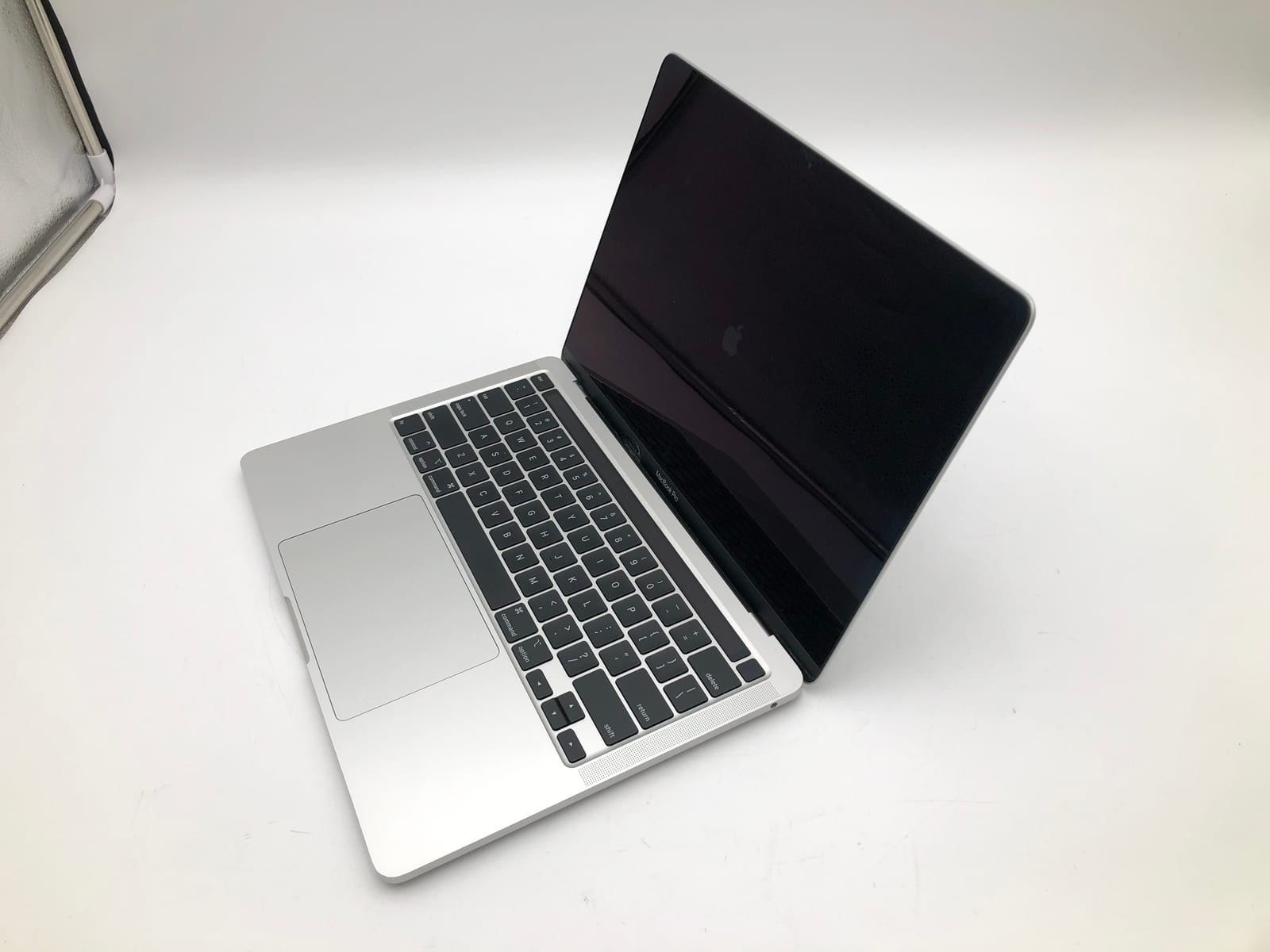 Apple MacBook Pro (13-inch, 2020, Two Thunderbolt 3 ports) Silver 4 Apple MacBook Pro (13-inch, 2020, Two Thunderbolt 3 ports) Silver