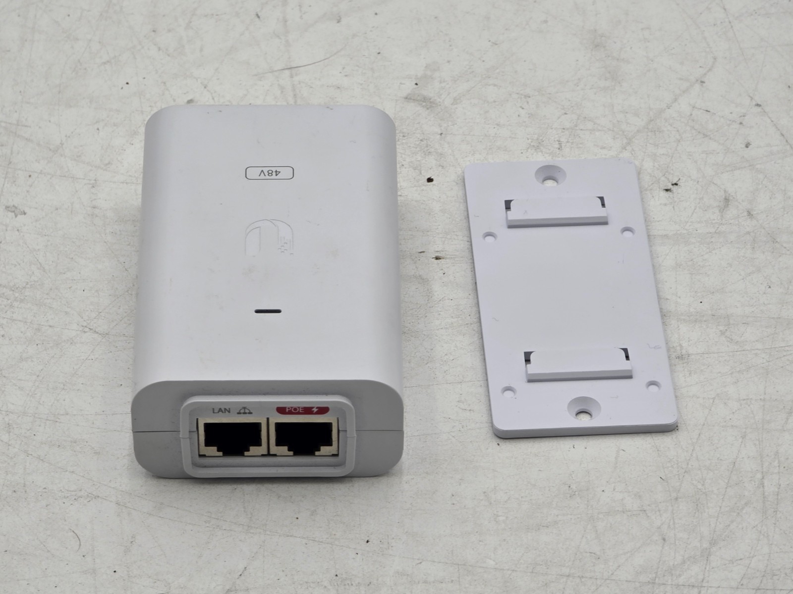 Ubiquiti Networks GP-H480-050G POE-48-24W-G-WH POE Injector 48v .5A 24v 4 Ubiquiti Networks GP-H480-050G POE-48-24W-G-WH POE Injector 48v .5A 24v