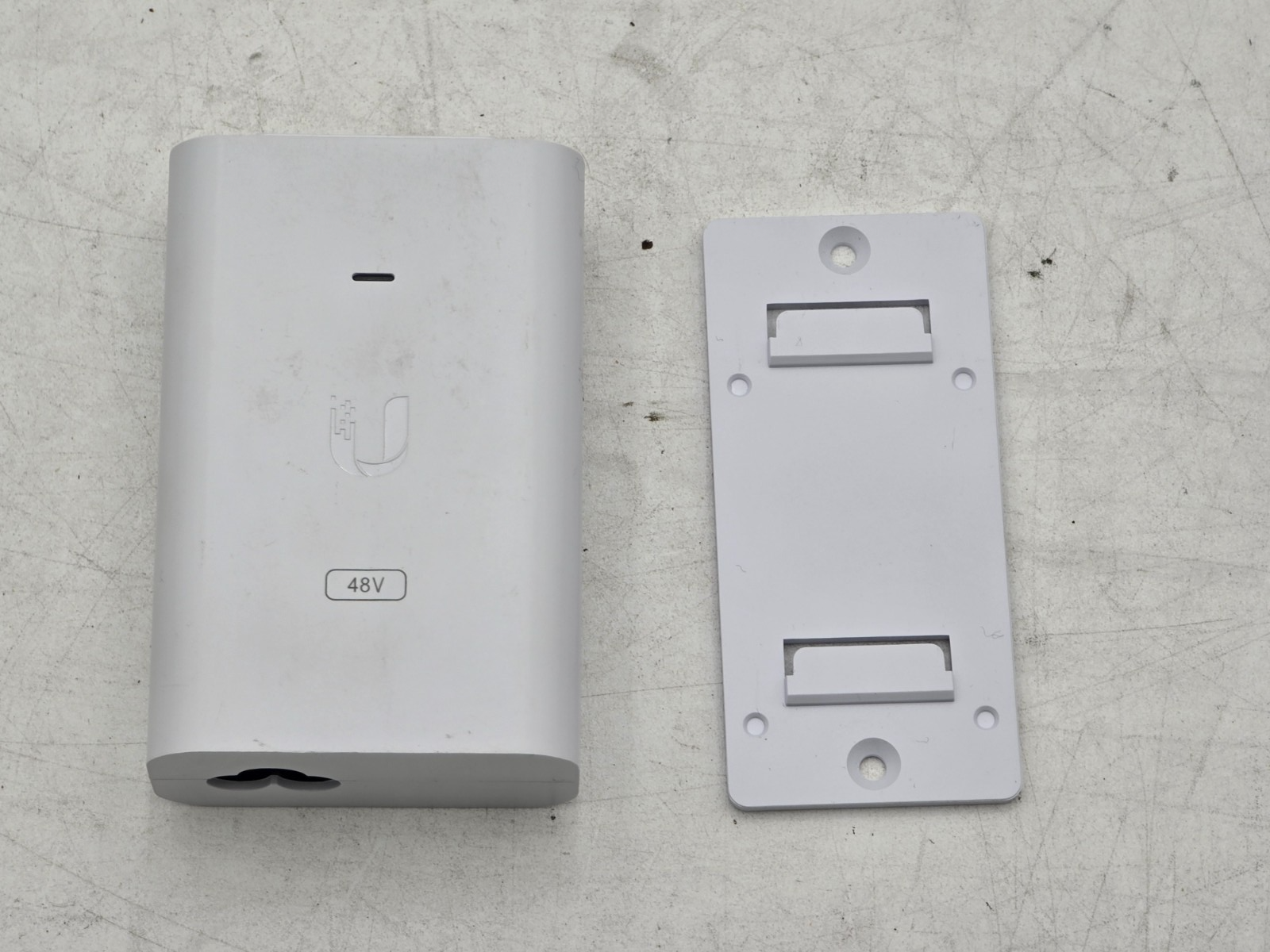 Ubiquiti Networks GP-H480-050G POE-48-24W-G-WH POE Injector 48v .5A 24v 1 Ubiquiti Networks GP-H480-050G POE-48-24W-G-WH POE Injector 48v .5A 24v