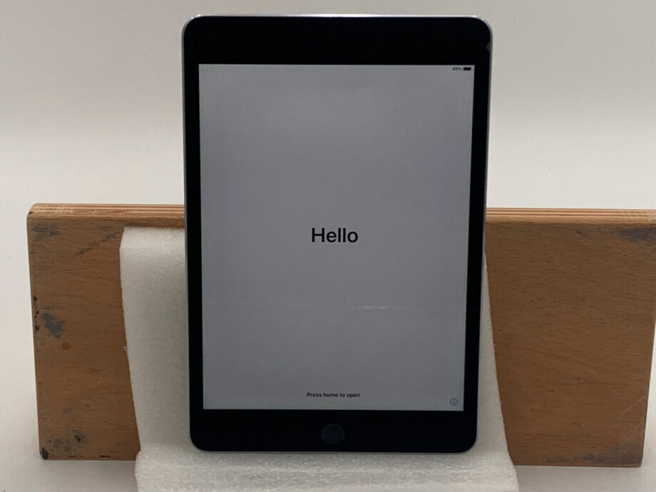 Apple iPad Mini 4 16GB WiFi Space Gray 86% Bat Health R2V3: C2F4 See Description