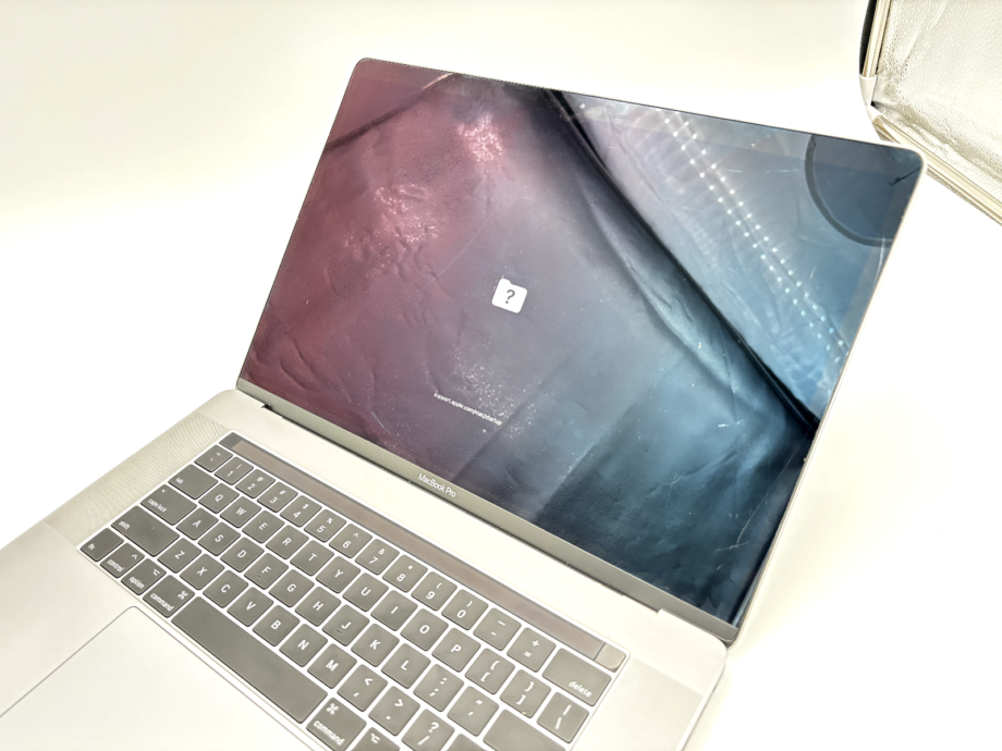 image of MacBook Pro 15 2016 i7 6820HQ27GHz 16GB 512GB SSD No macOS AMD Radeon Pro 455 375773760325 2