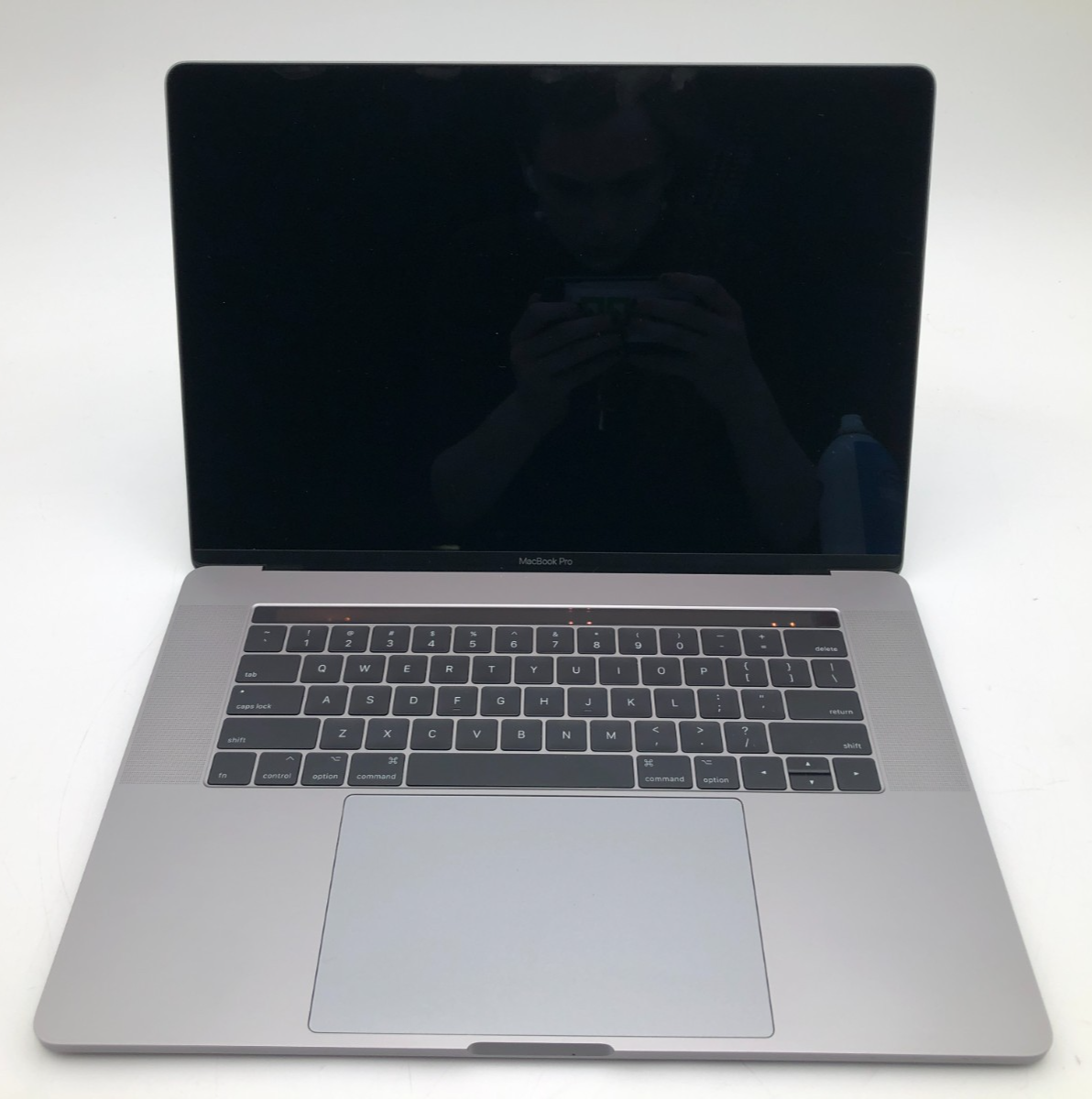 Apple MacBook Pro 15" 2017 i7-7920HQ 16GB RAM 512GB SSD Radeon Pro Catalina 3 Apple MacBook Pro 15" 2017 i7-7920HQ 16GB RAM 512GB SSD Radeon Pro Catalina