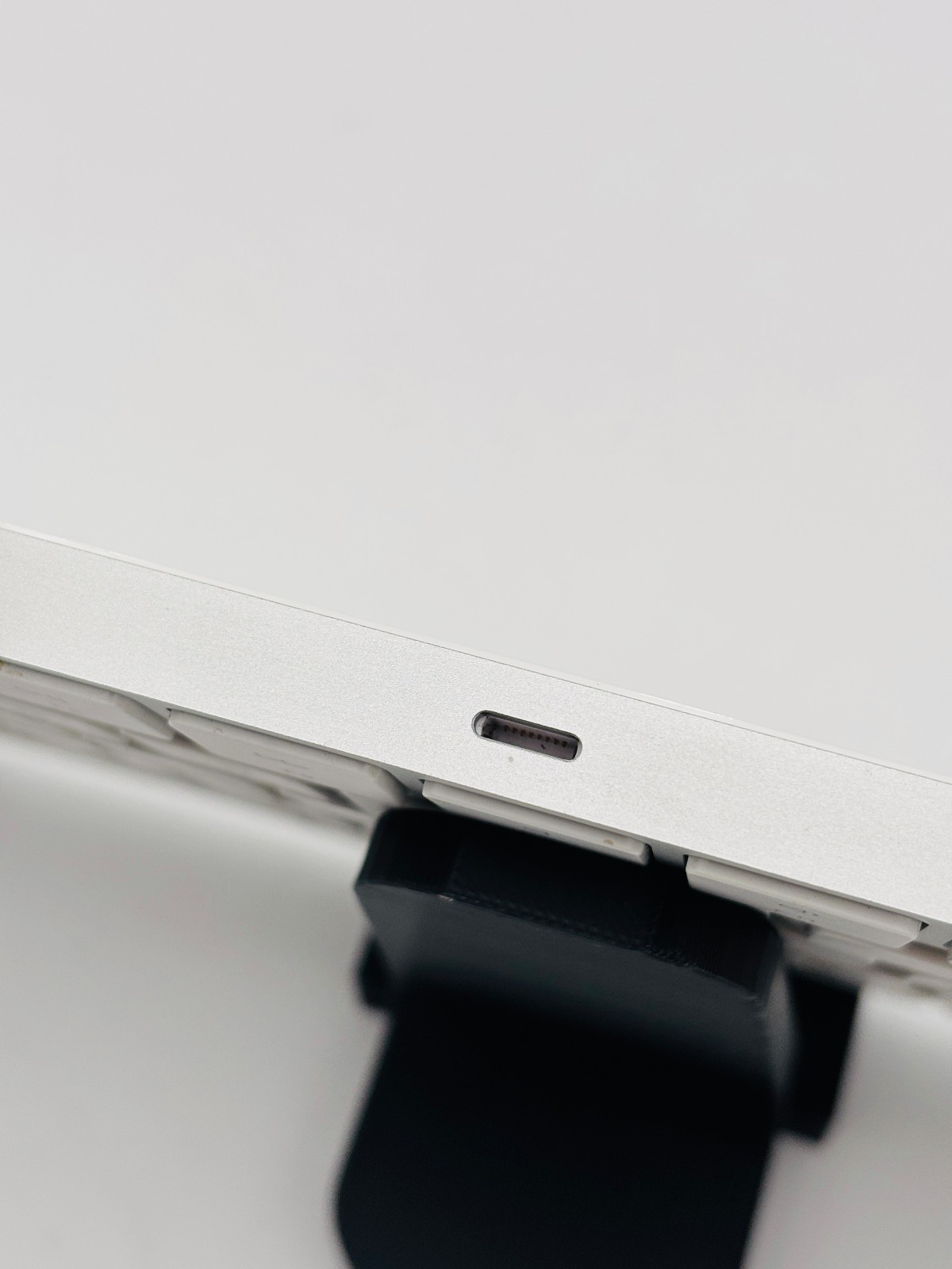 Apple A1843 Magic Keyboard With Numeric Keypad - White 4 Apple A1843 Magic Keyboard With Numeric Keypad - White