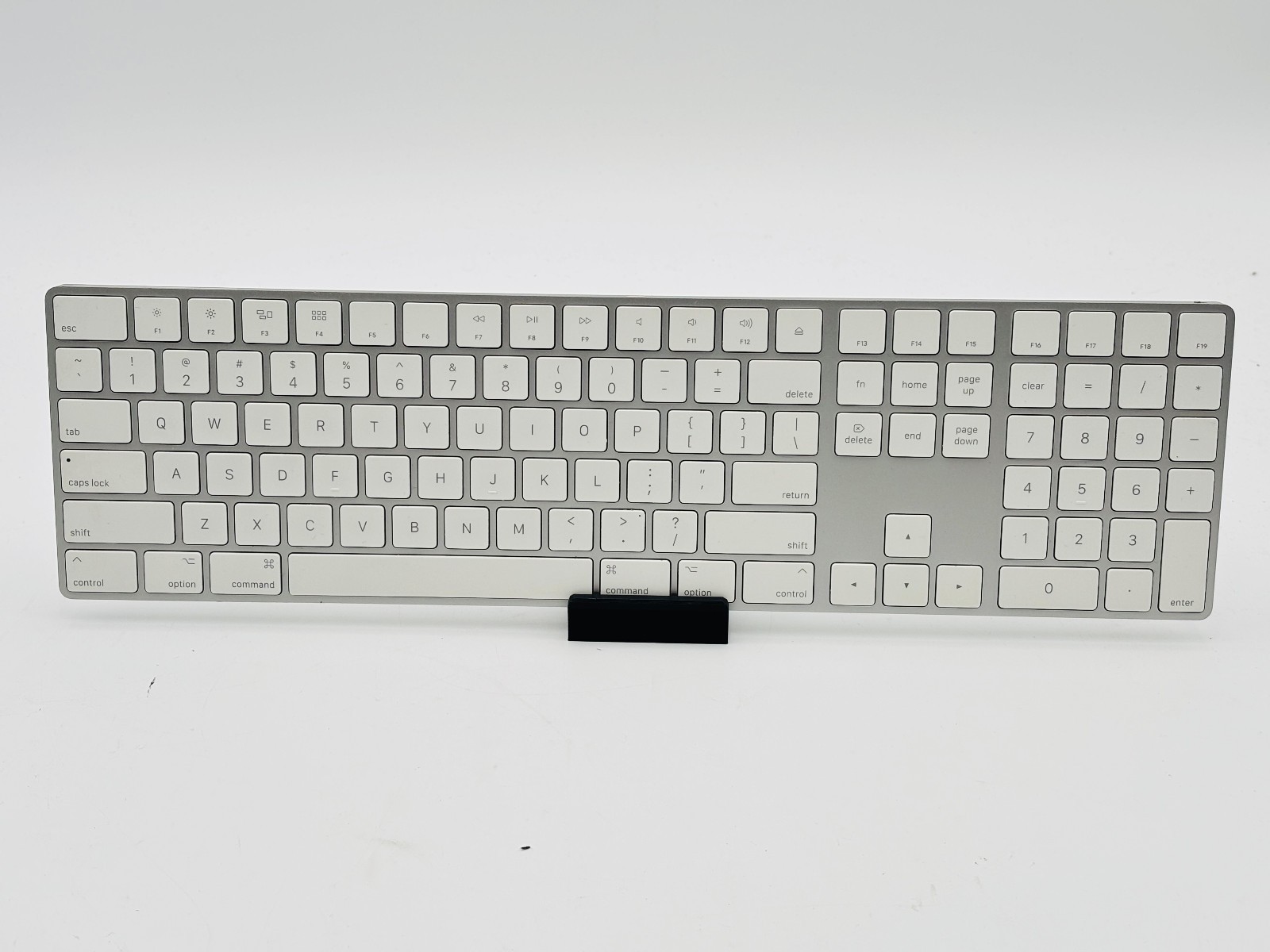 Apple A1843 Magic Keyboard With Numeric Keypad - White 1 Apple A1843 Magic Keyboard With Numeric Keypad - White
