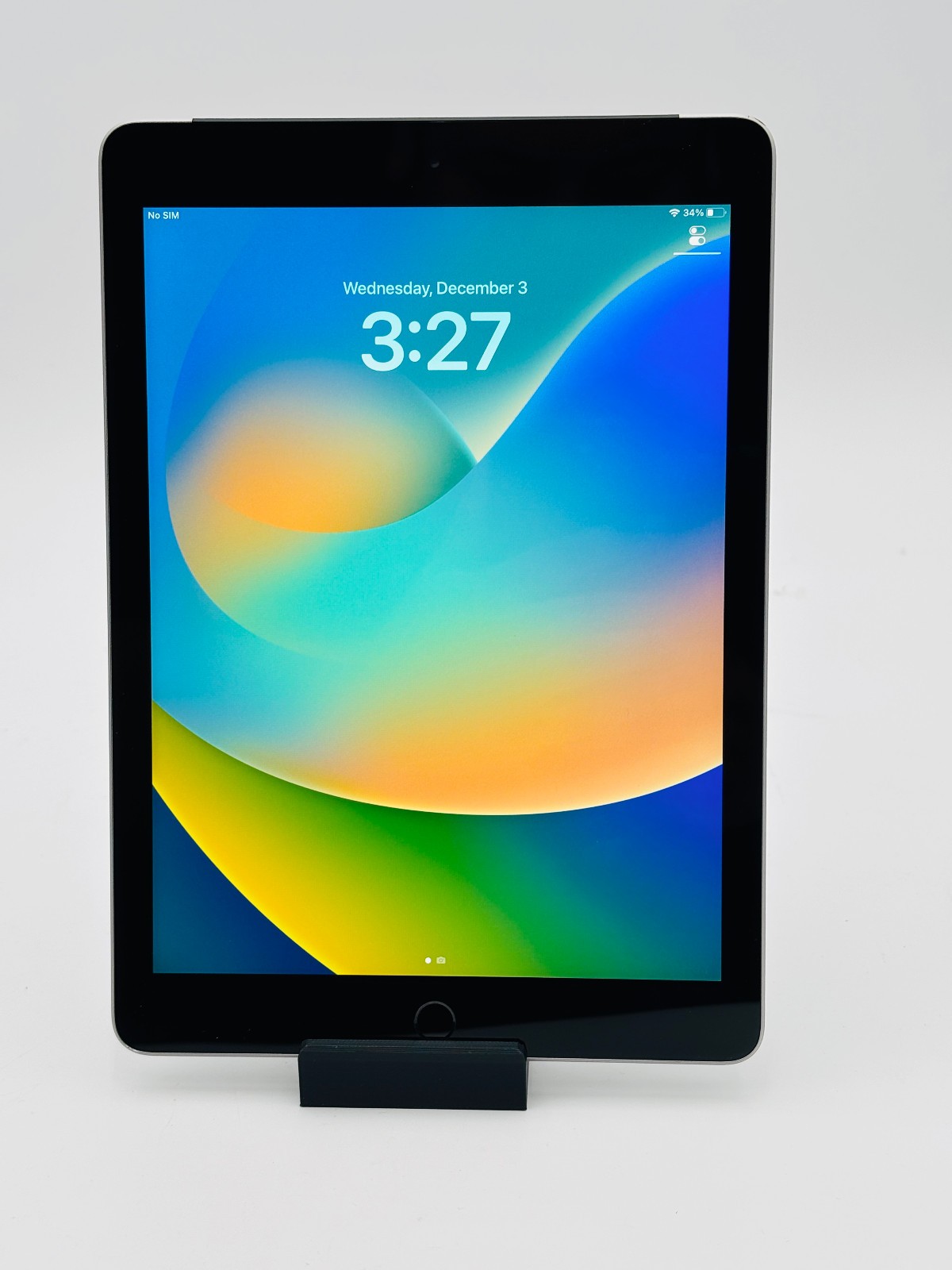 Apple iPad 5th Gen (A1823) 128GB Wi-Fi + Cellular Space Gray