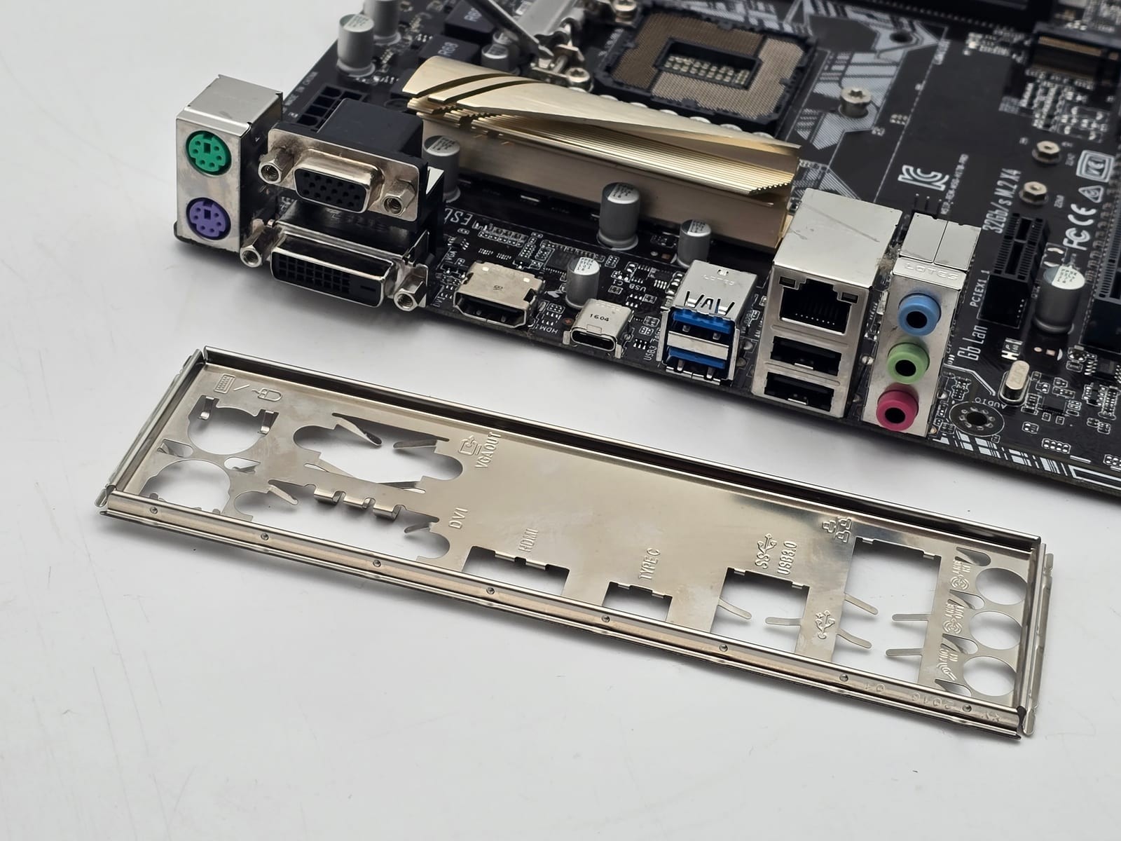 ASUS H170-PRO LGA1151 Motherboard Intel H170 Express DDR4 ATX - Tested 1 ASUS H170-PRO LGA1151 Motherboard Intel H170 Express DDR4 ATX - Tested