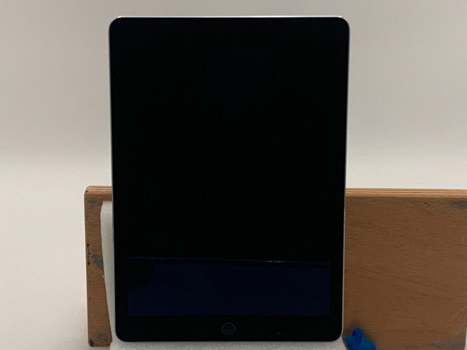 image of Apple iPad Air 2 64GB Wi Fi Space Gray 96 Batt Health R2V3 C6F4 356345067877 2