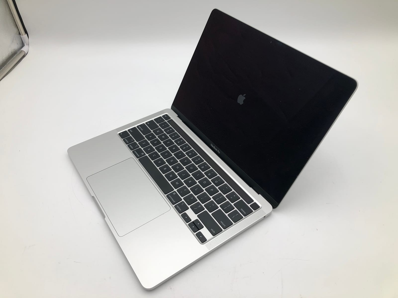 Apple MacBook Pro (13-inch, 2020, Two Thunderbolt 3 ports) Silver 4 Apple MacBook Pro (13-inch, 2020, Two Thunderbolt 3 ports) Silver