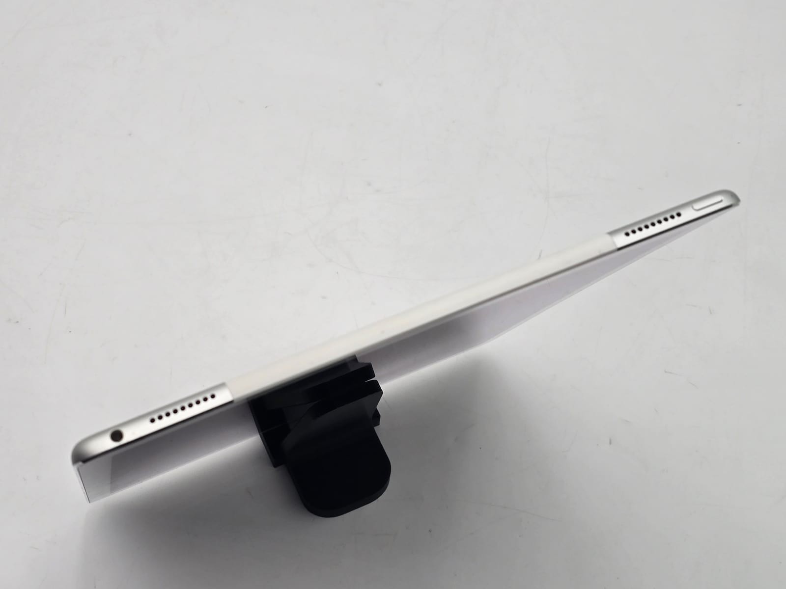Apple iPad Pro 12.9" (1st Gen) 256GB Silver Unlocked ML3W2LL/A Very Clean 3 Apple iPad Pro 12.9" (1st Gen) 256GB Silver Unlocked ML3W2LL/A Very Clean
