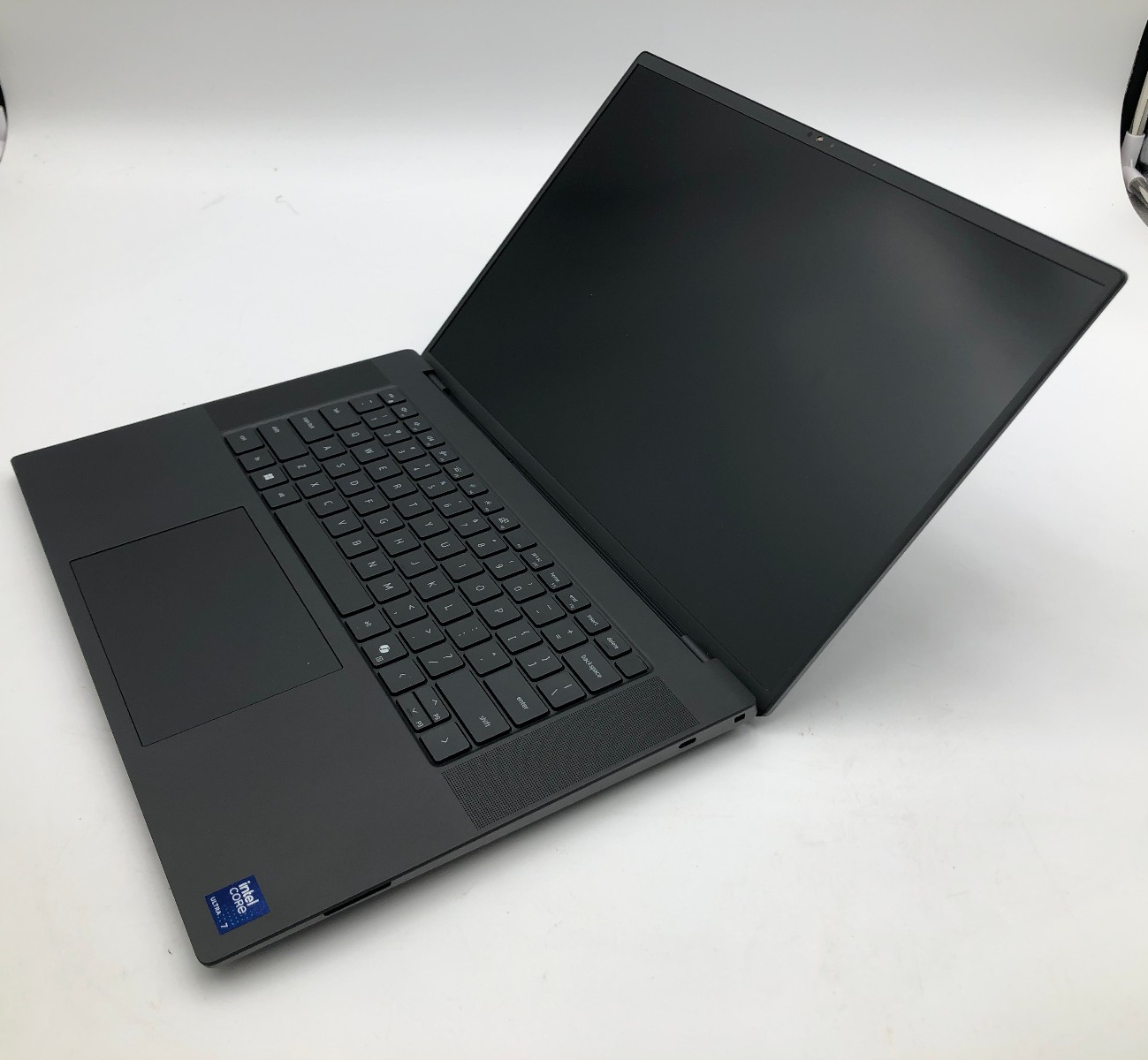 Dell Precision 5690 - Ultra 7 155H- 32GB - 1TB NVMe SSD Win11 Pro - RTX 3500 Ada 5 Dell Precision 5690 - Ultra 7 155H- 32GB - 1TB NVMe SSD Win11 Pro - RTX 3500 Ada