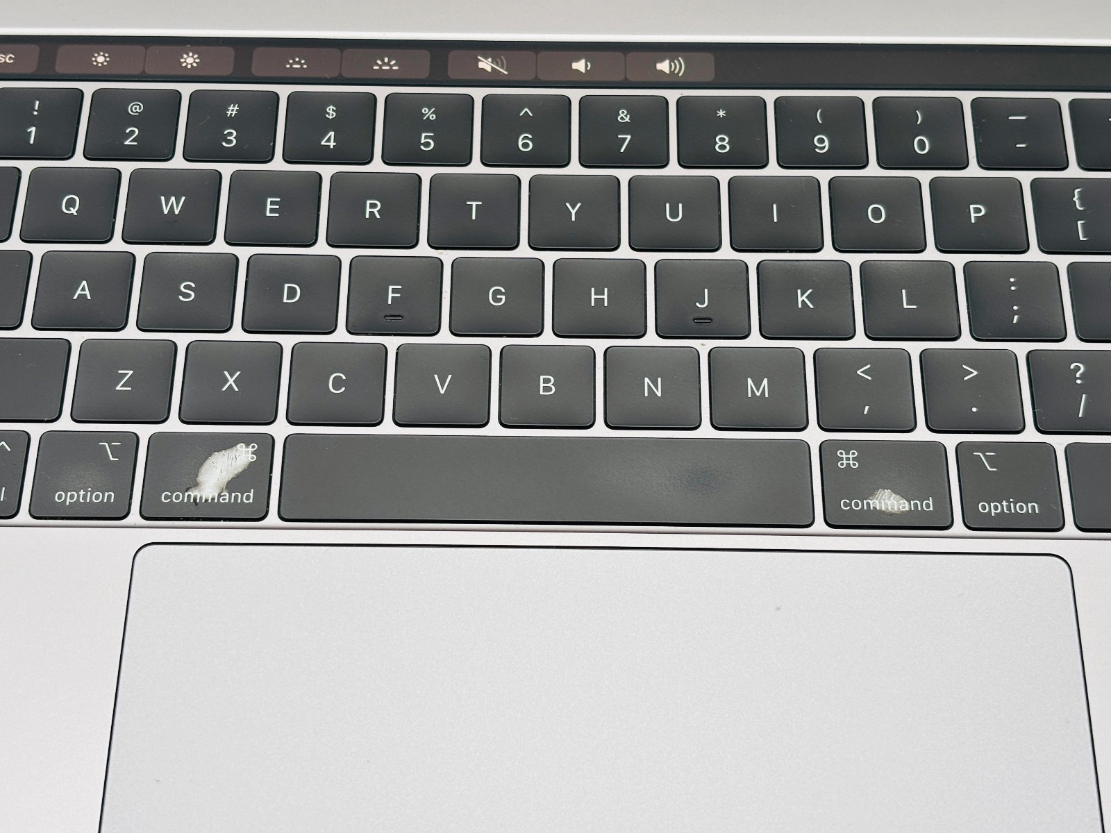 MacBook Pro 15 2019 - i7 9750H 16GB 512GB SSD macOS Catalina- KB Wear 4 MacBook Pro 15 2019 - i7 9750H 16GB 512GB SSD macOS Catalina- KB Wear