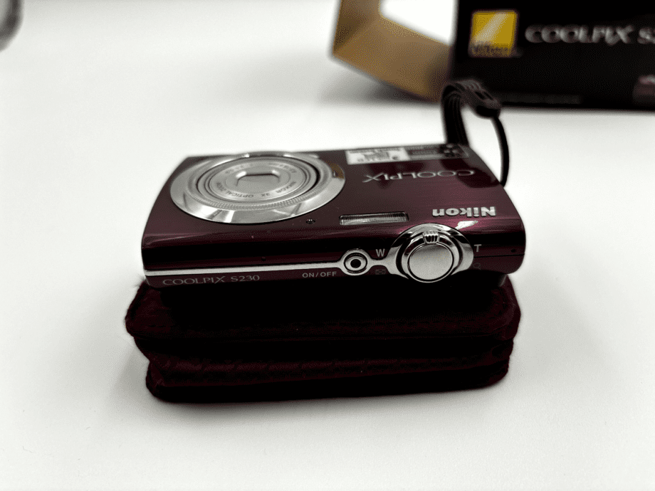 image of Nikon COOLPIX S230 100MP Digital Camera Plum Tested and Working 356011053339 7