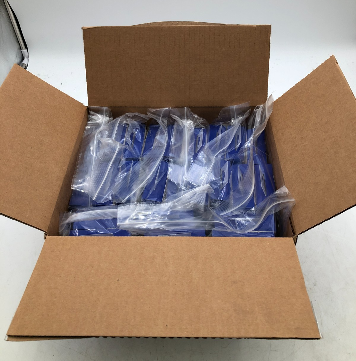 Lot (24) – ZGear 6ft Sync & Charge Cable for Apple 30 Pin DC-APPIPHONE-6FT – New 4 Lot (24) – ZGear 6ft Sync & Charge Cable for Apple 30 Pin DC-APPIPHONE-6FT – New