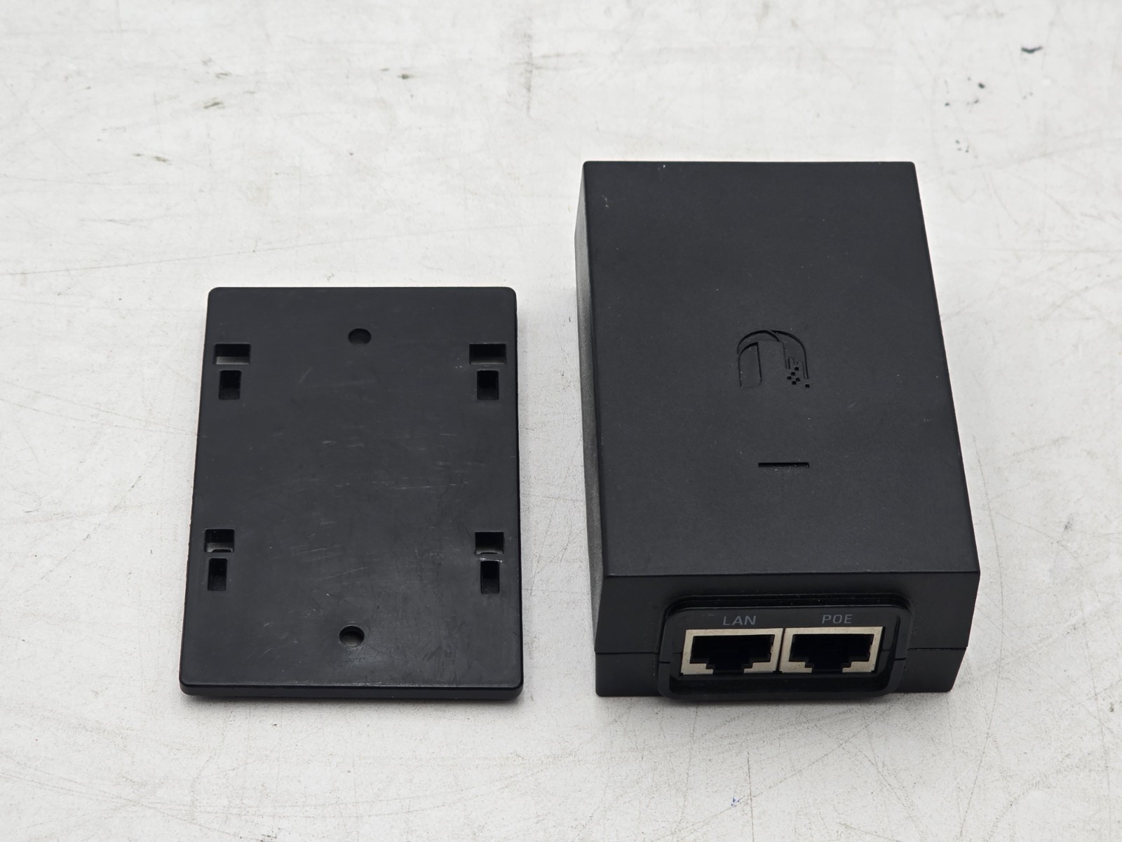 Ubiquiti Networks GP-H480-050G POE-48-24W-G-WH POE Injector 48v .5A 24v black 1 Ubiquiti Networks GP-H480-050G POE-48-24W-G-WH POE Injector 48v .5A 24v black