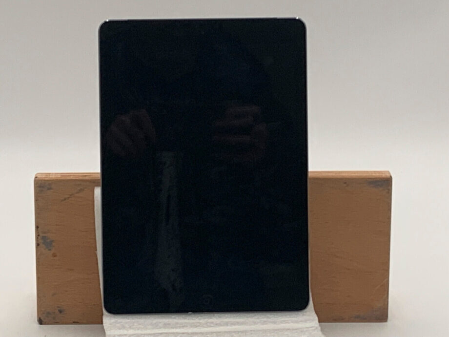 Apple iPad Air A1475 64 GB, Wi-Fi + 4G, 9.7 in - Space Gray BH 90% or more